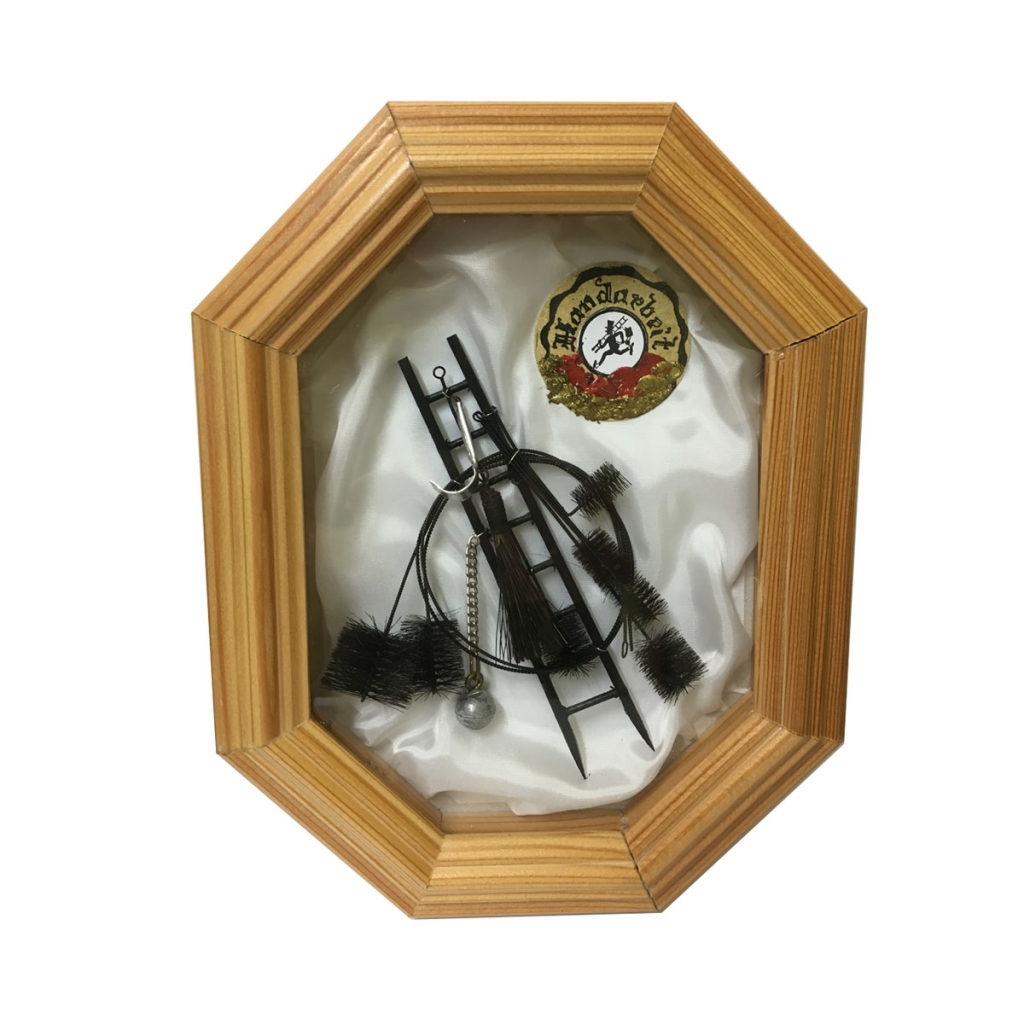 Miniaturwerkzeug hinter Glas
mit 8- eckigem Holzrahmen
23x18 cm zum Aufhängen